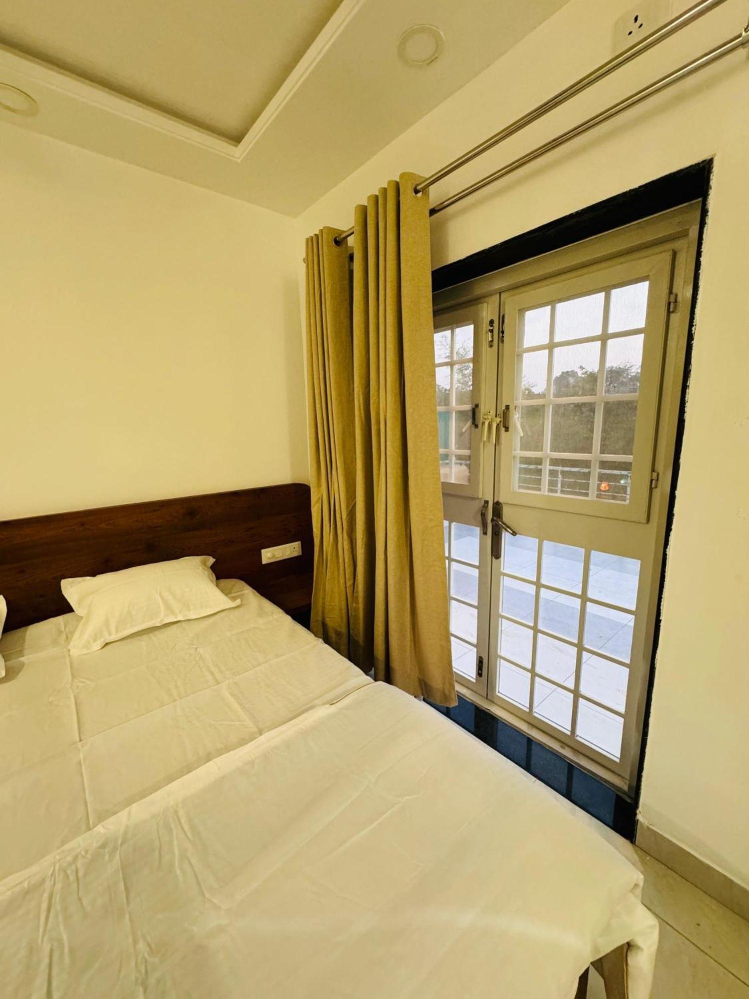 The Gulmohar, Chikhaldara Hotel Buitenkant foto